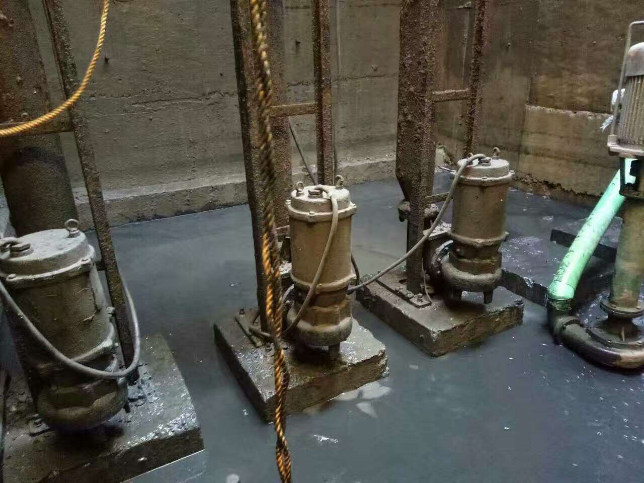 蓝山污水池清理