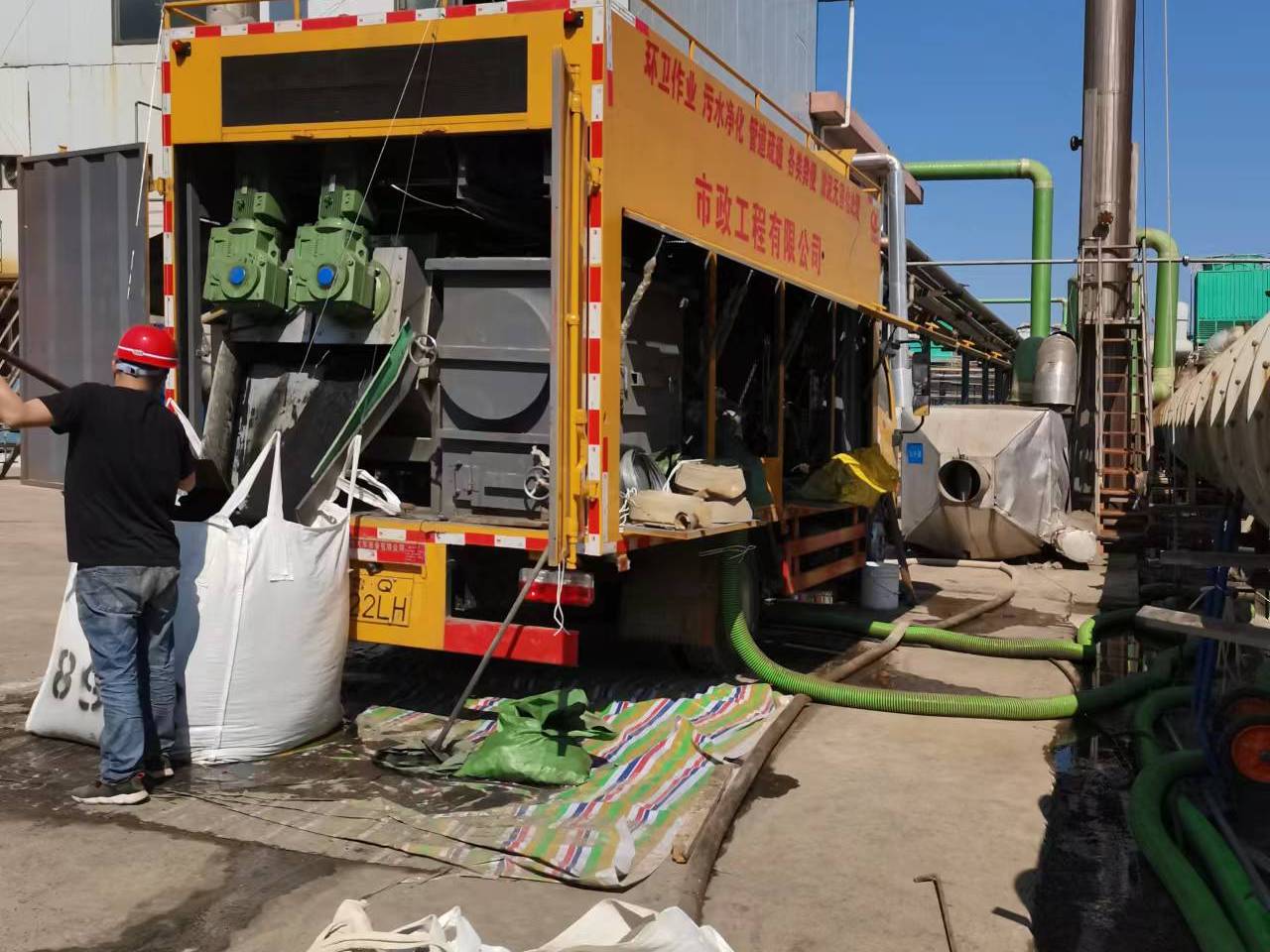 蓝山淤泥压干处理